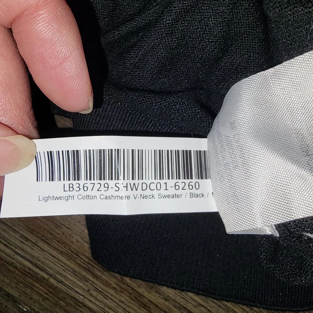 Quince Lightweight Cotton Cashmere V-Neck Sweater NWT Black Med - Picture 7 of 7